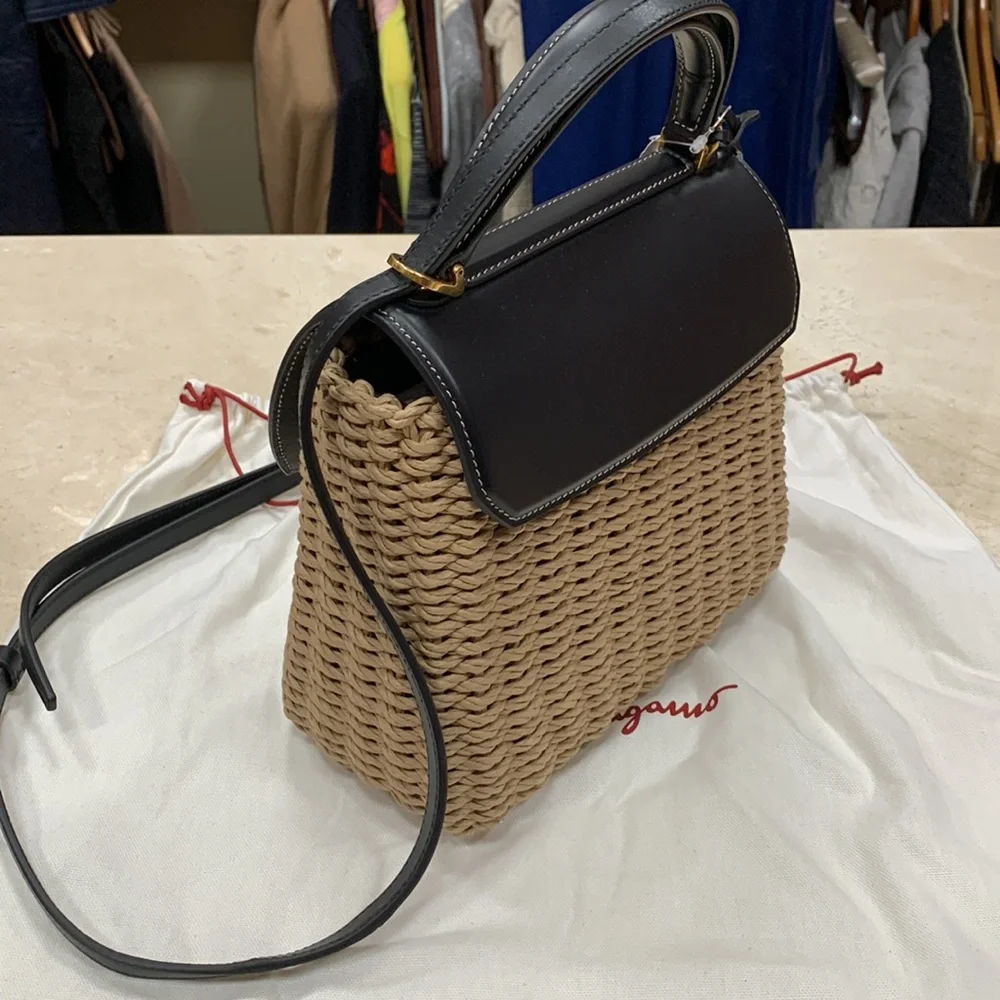 SALVATORE FERRAGAMO MEDIUM BOXYZ LEATHER TRIMMED NATURAL STRAW TOP HANDLE BAG - Picture 13 of 16